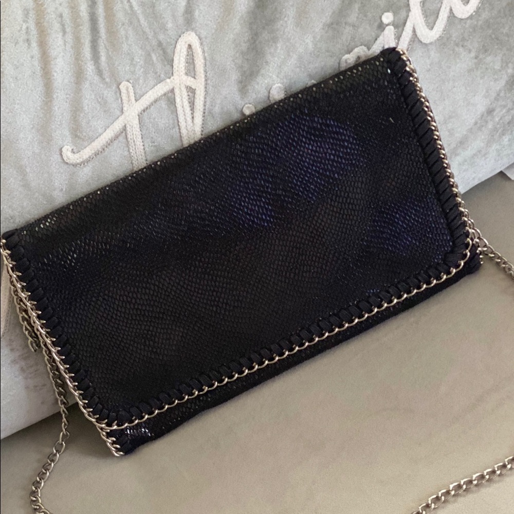 Black clutch/crossbody with chain strap!!